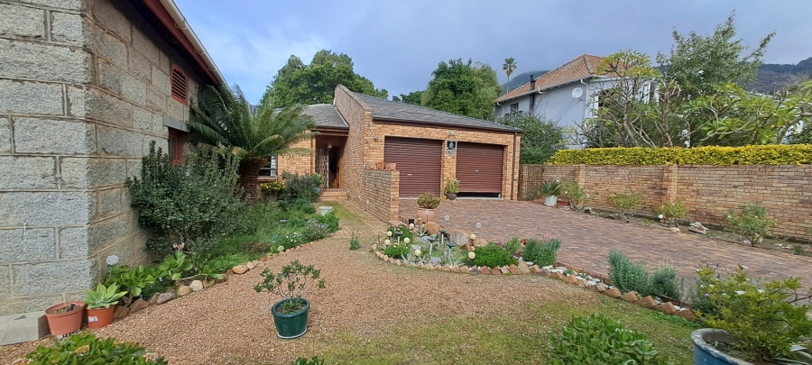 3 Bedroom Property for Sale in Lemoenkloof Western Cape